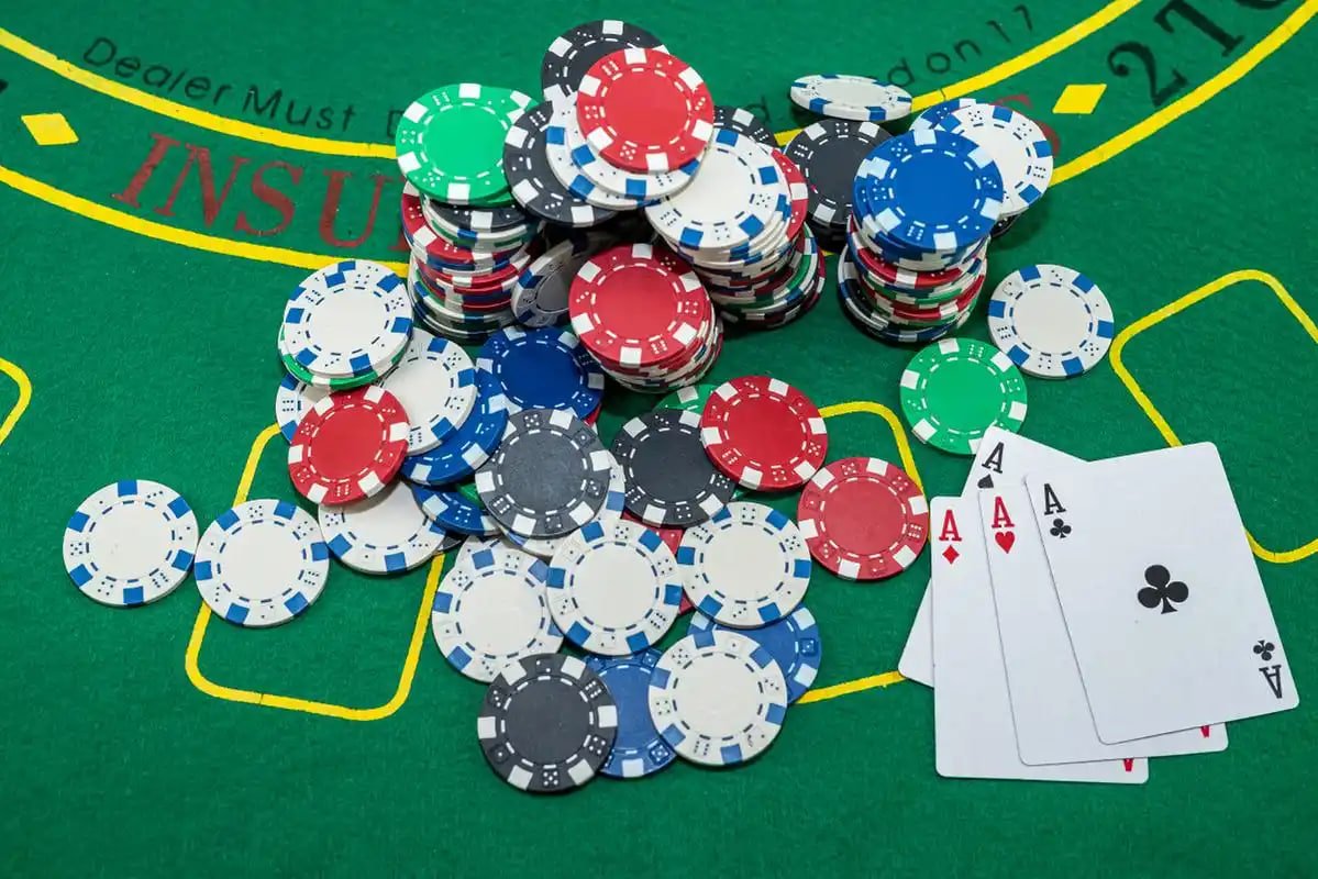 Tampilan antarmuka aplikasi superking77 dengan menu navigasi utama untuk sportsbook, live casino, dan slot